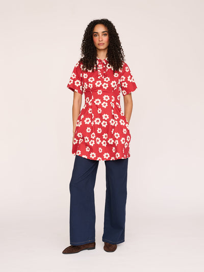 model:Furra wears size 8 and is 5’10”