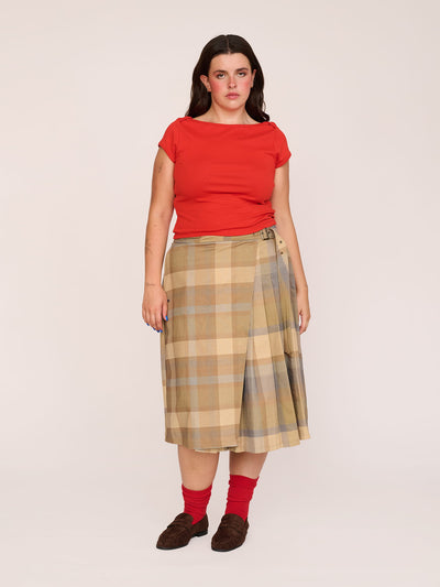 model:Bella wears size XXL and is 5’10”