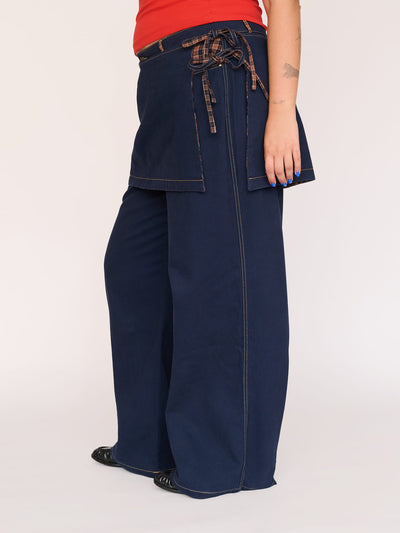 model:Bella wears size 18 and is 5’10”