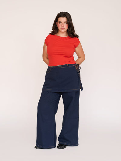model:Bella wears size 18 and is 5’10”