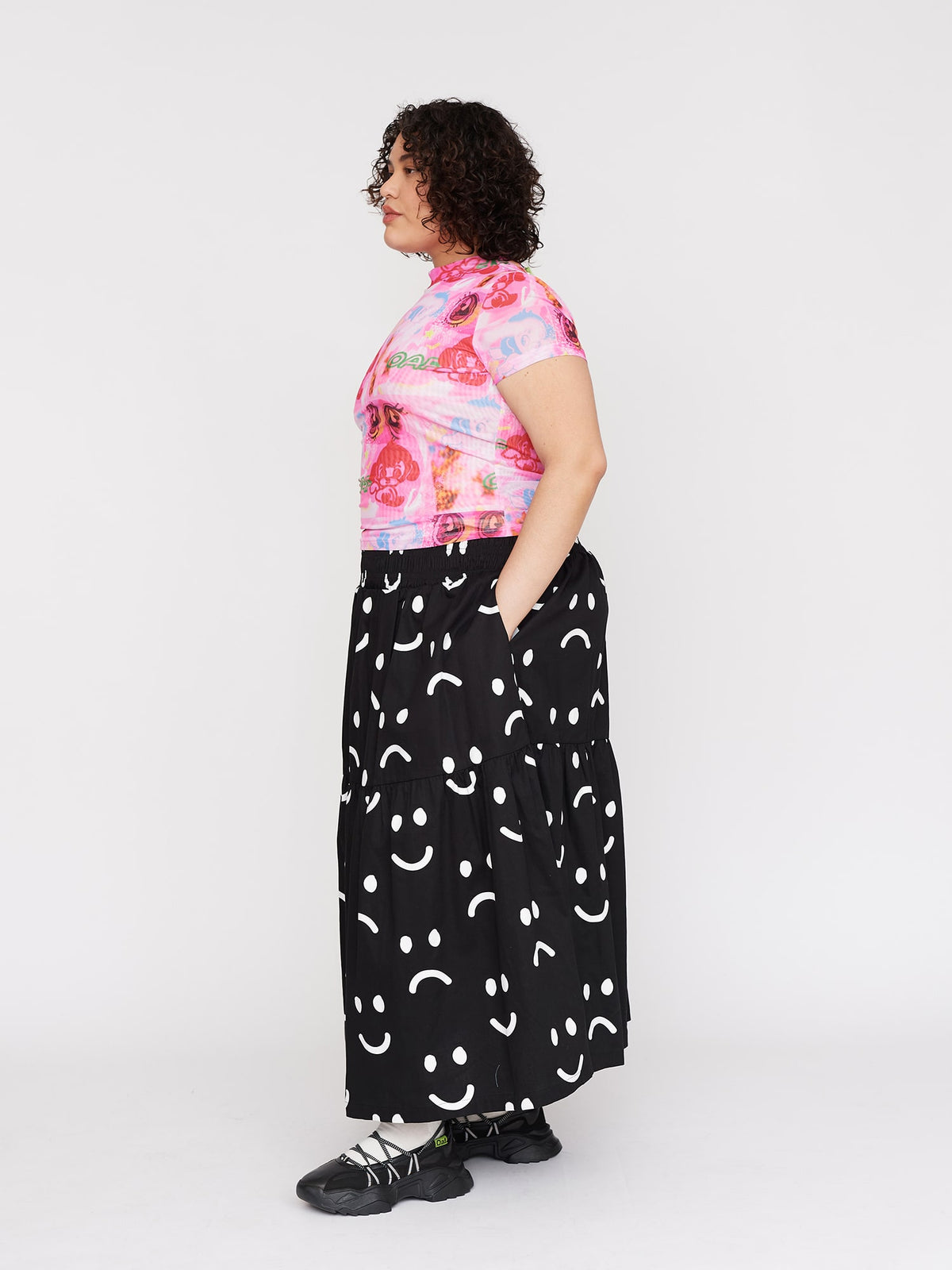 model:Naran wears size 18 and is 5’9”