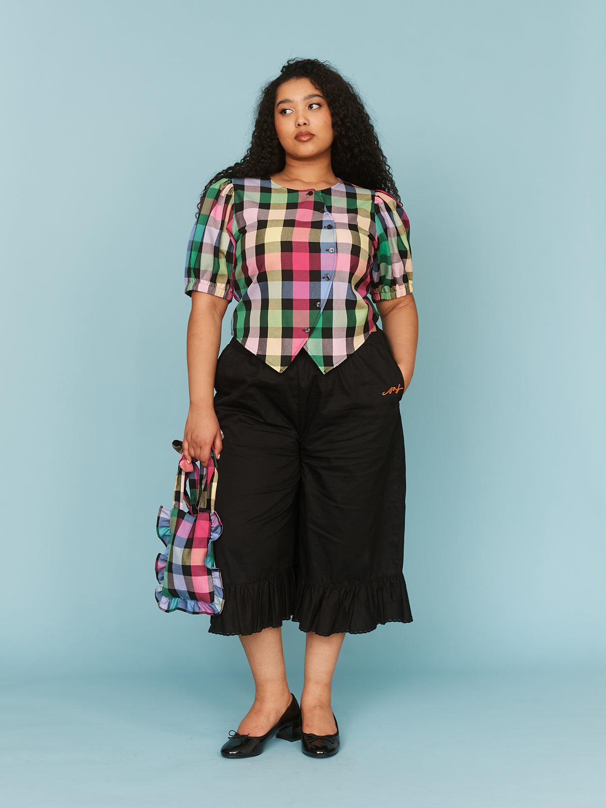 model:Zaynab wears size 18 and is 5’8”