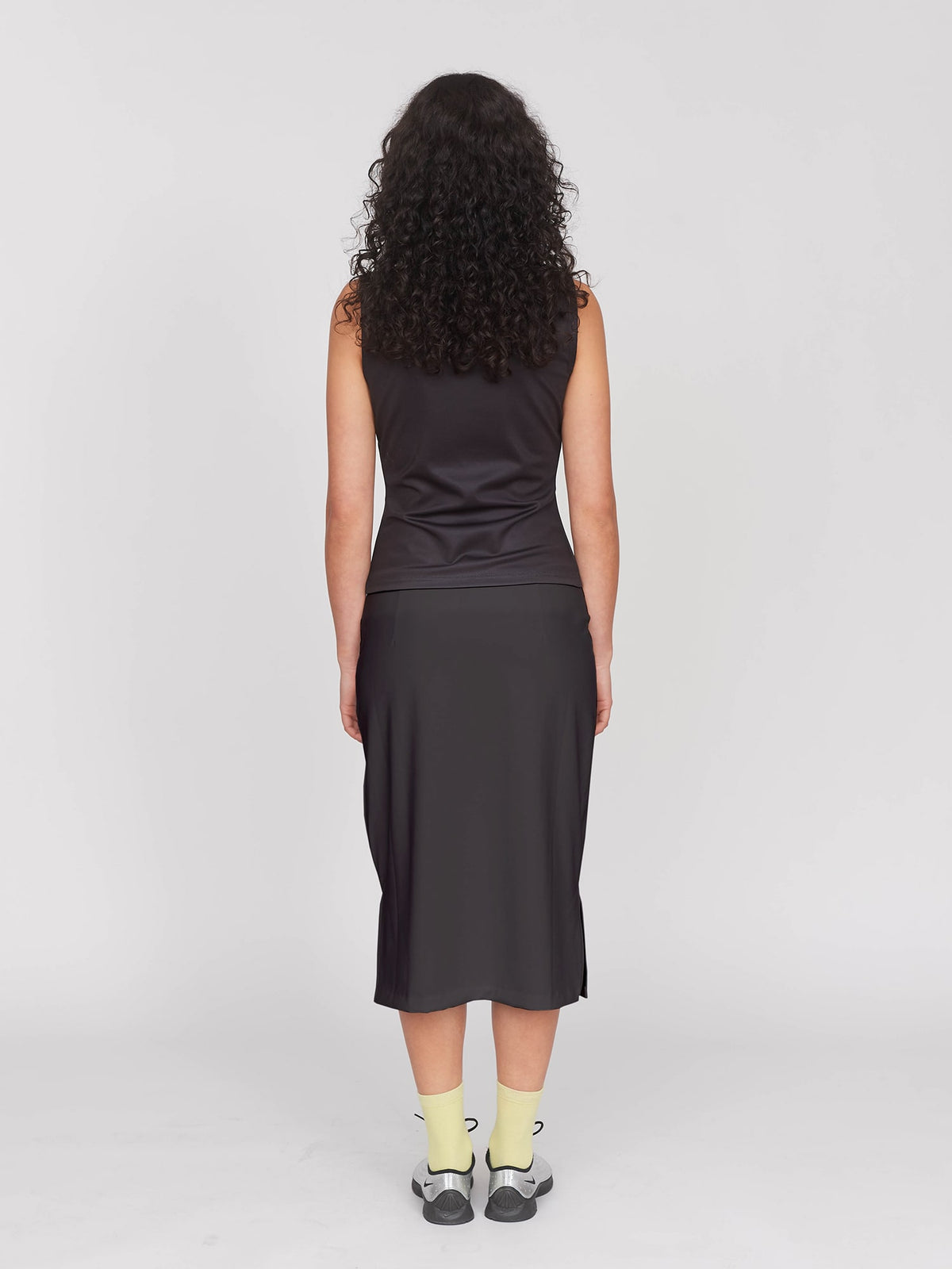 model:Seren wears size 8 and is 5’8”