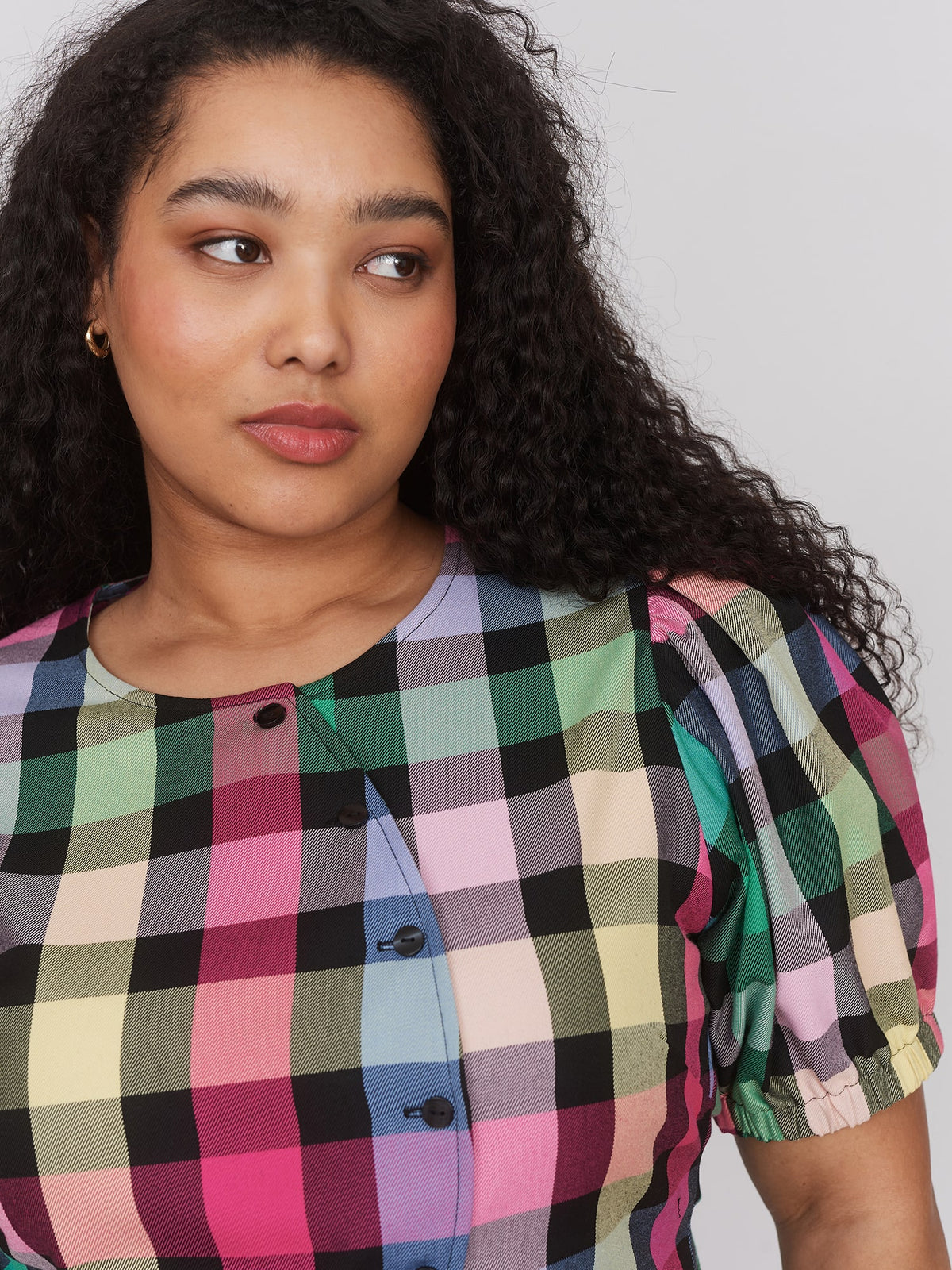 model:Zaynab wears size 18 and is 5’8”