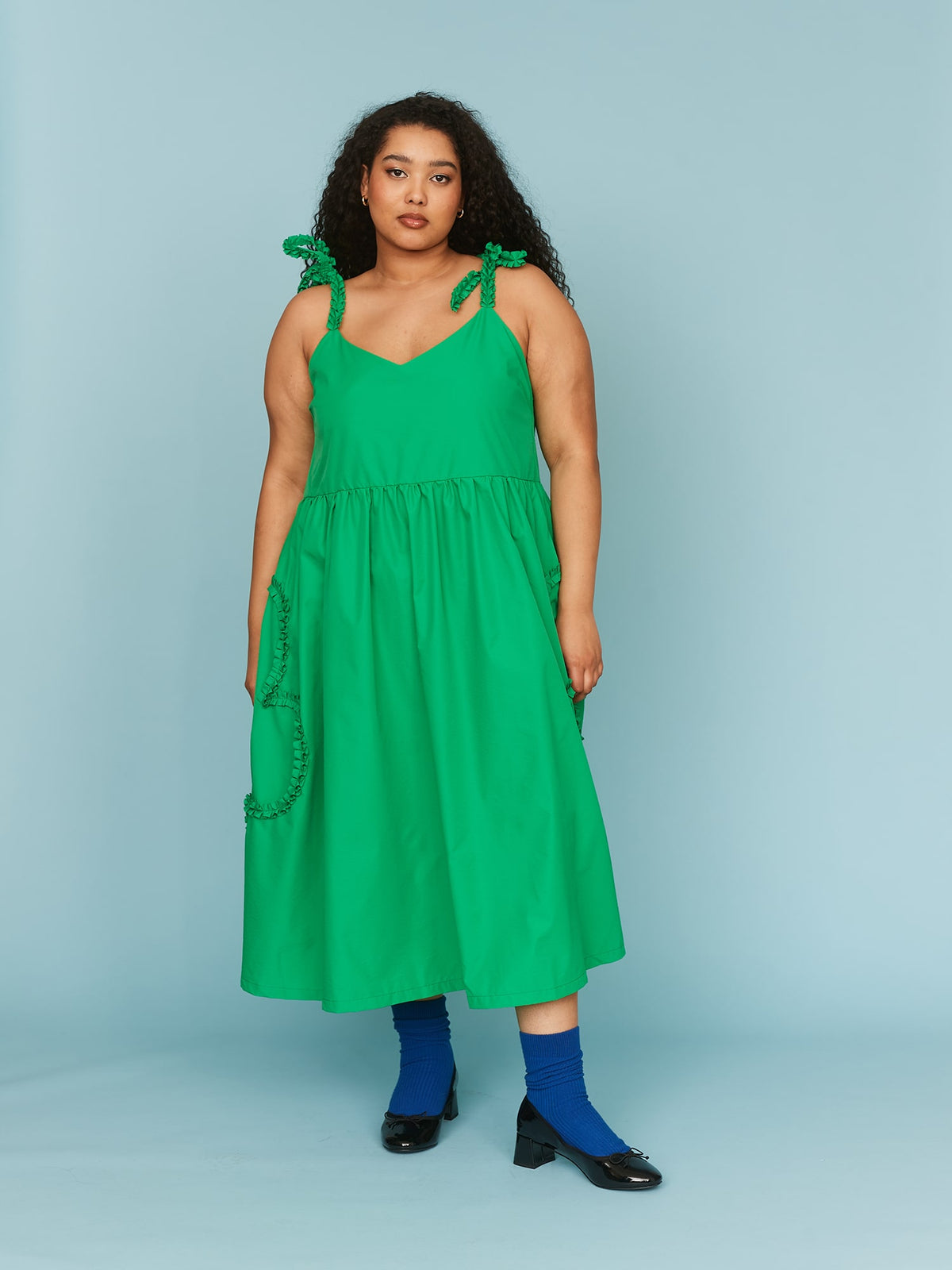 collection-curve, model:Zaynab wears size 18 and is 5’8”