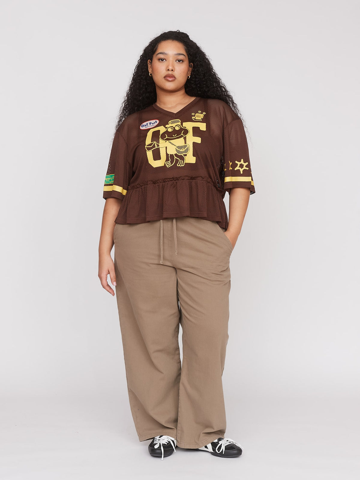 model:Zaynab wears size XXL and is 5’8”