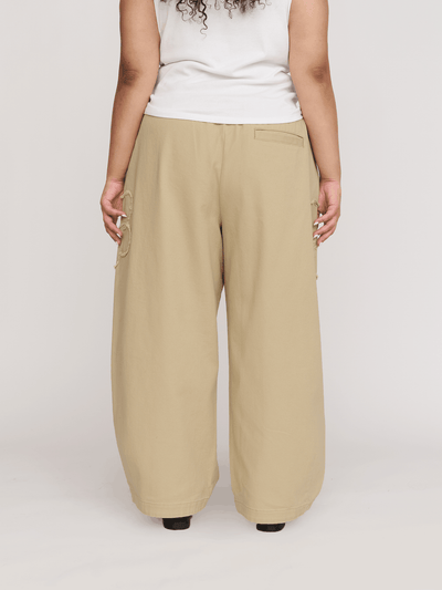 model:Zaynab wears size XXL and is 5’8”