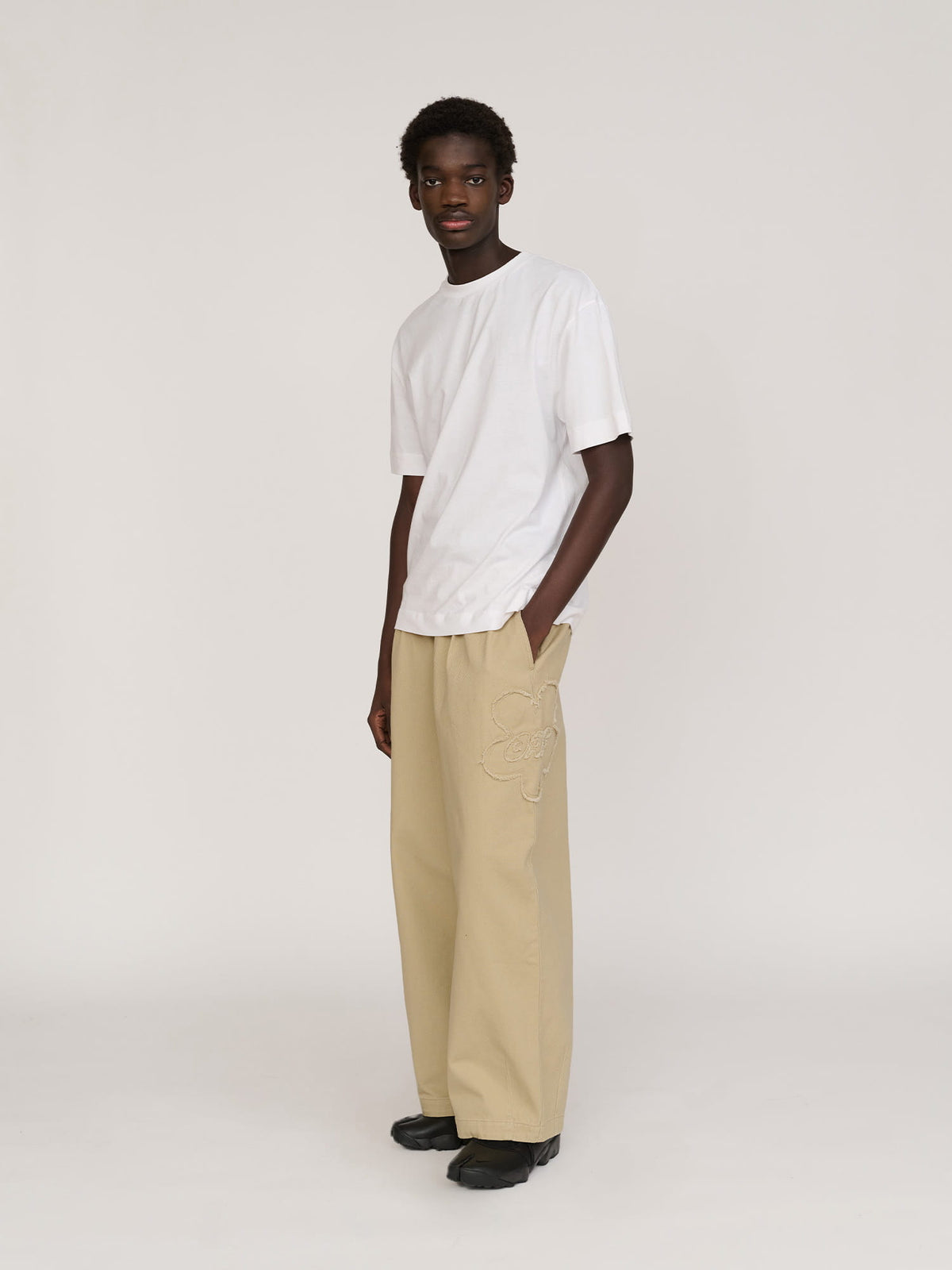 model:Elhadj wears size L and is 6’1”