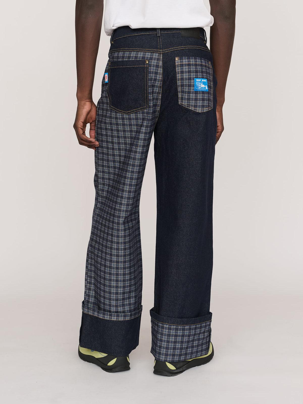 model:Elhadj wears size 26 an is 6’1”