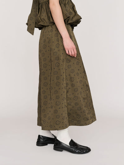 model:Jess wears size S and is 5’7”, 