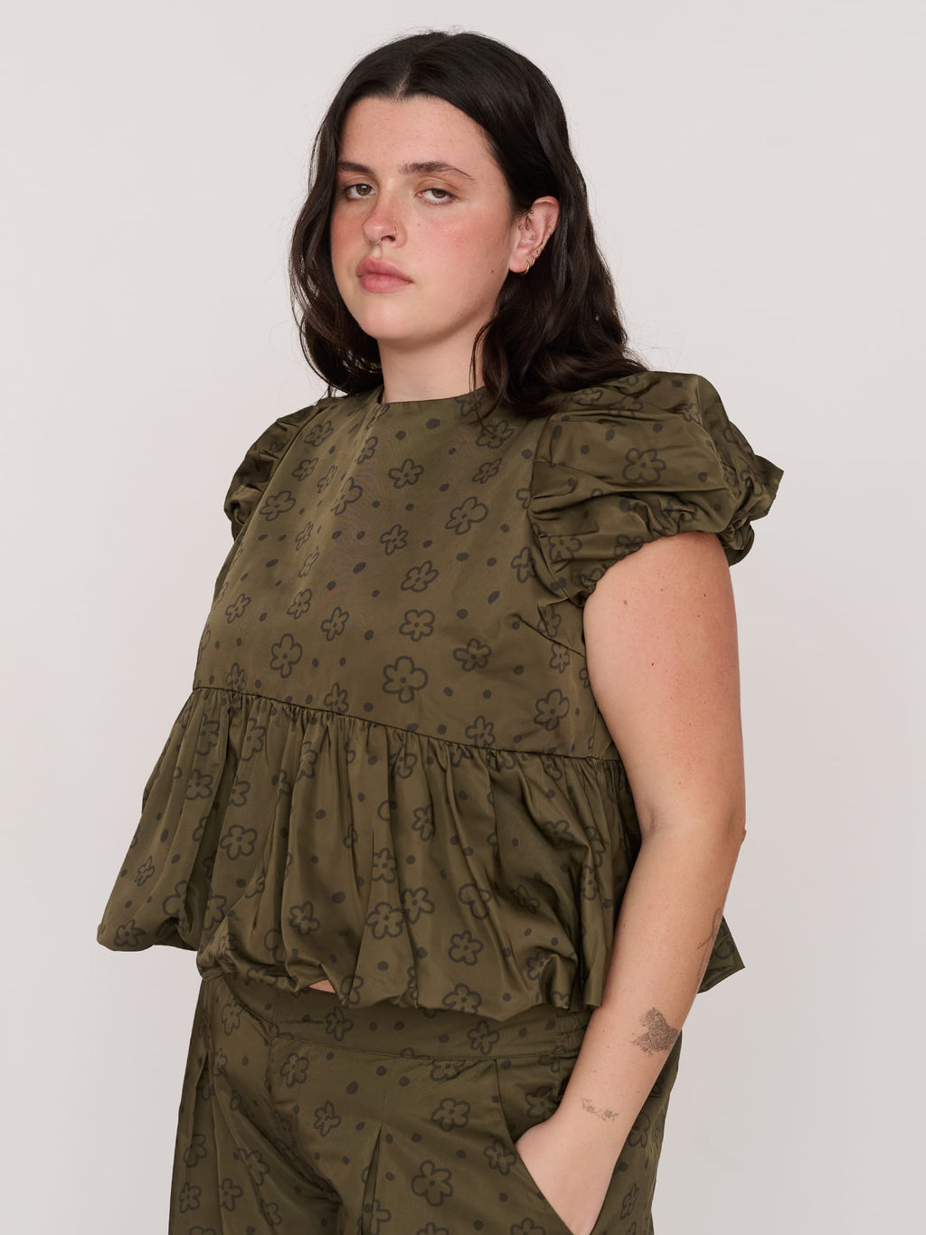 model:Bella wears size XXL and is 5’10”