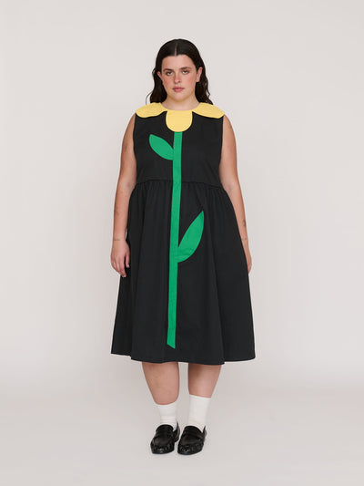 model:Bella wears size 18 and is 5’10”