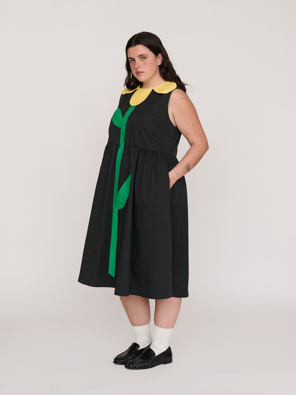 model:Bella wears size 18 and is 5’10”