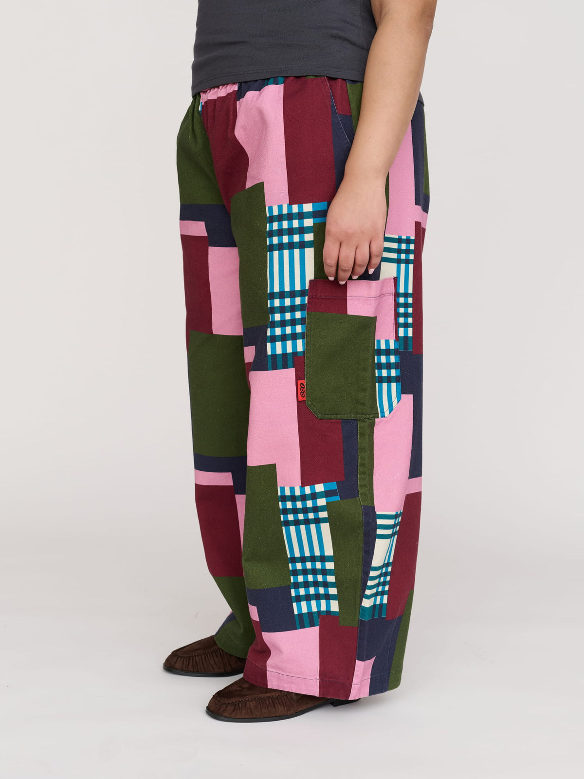 model:Zaynab wears size XXL and is 5’8”