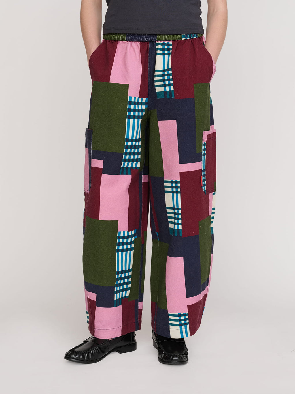 Collection-women-landing, collection-women-new-in-1, collection-womens-trousers, model:Emmie wears size S and is 5’6”