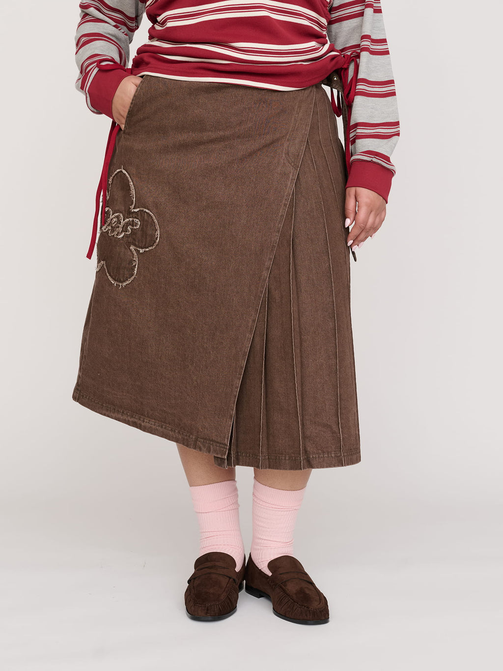 collection-curve, model:Zaynab wears size 18 and is 5’8”, collection-curve-bottoms