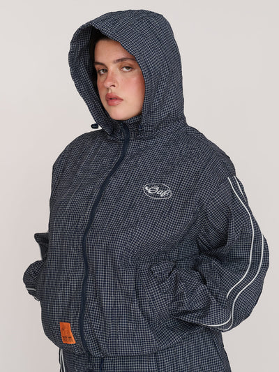 model:Bella wears size XXL and is 5’10”