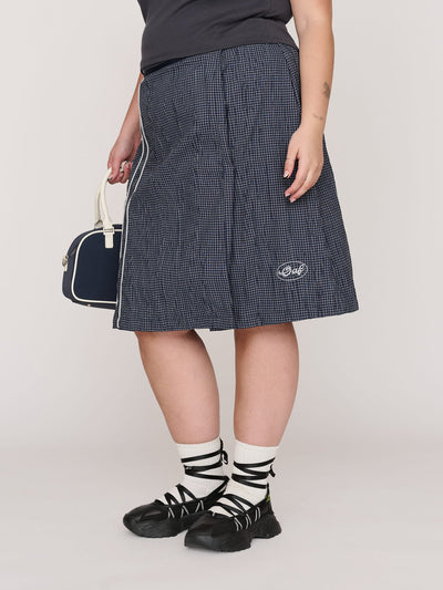 model:Bella wears size 18 and is 5’10”