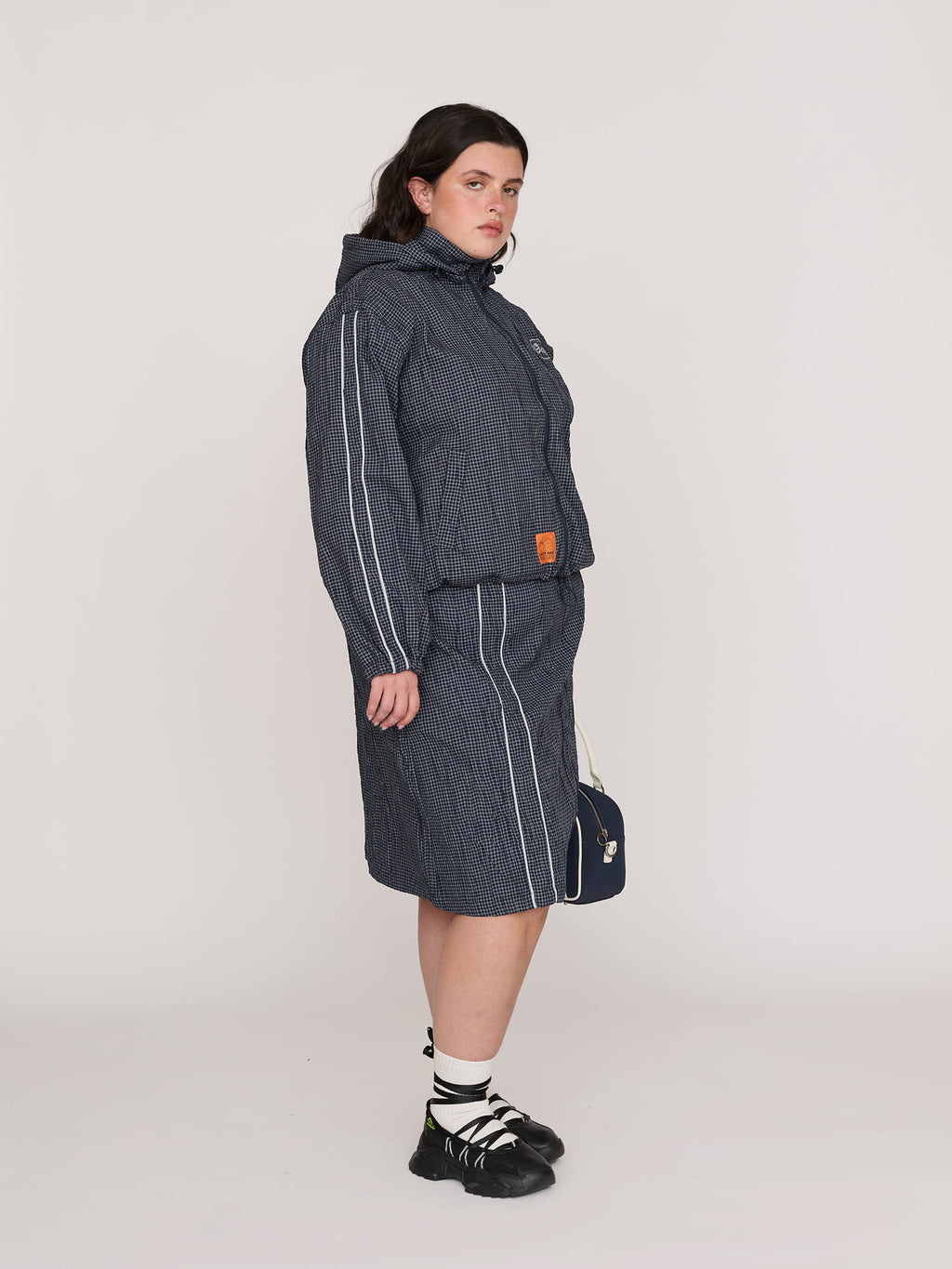 model:Bella wears size 18 and is 5’10”