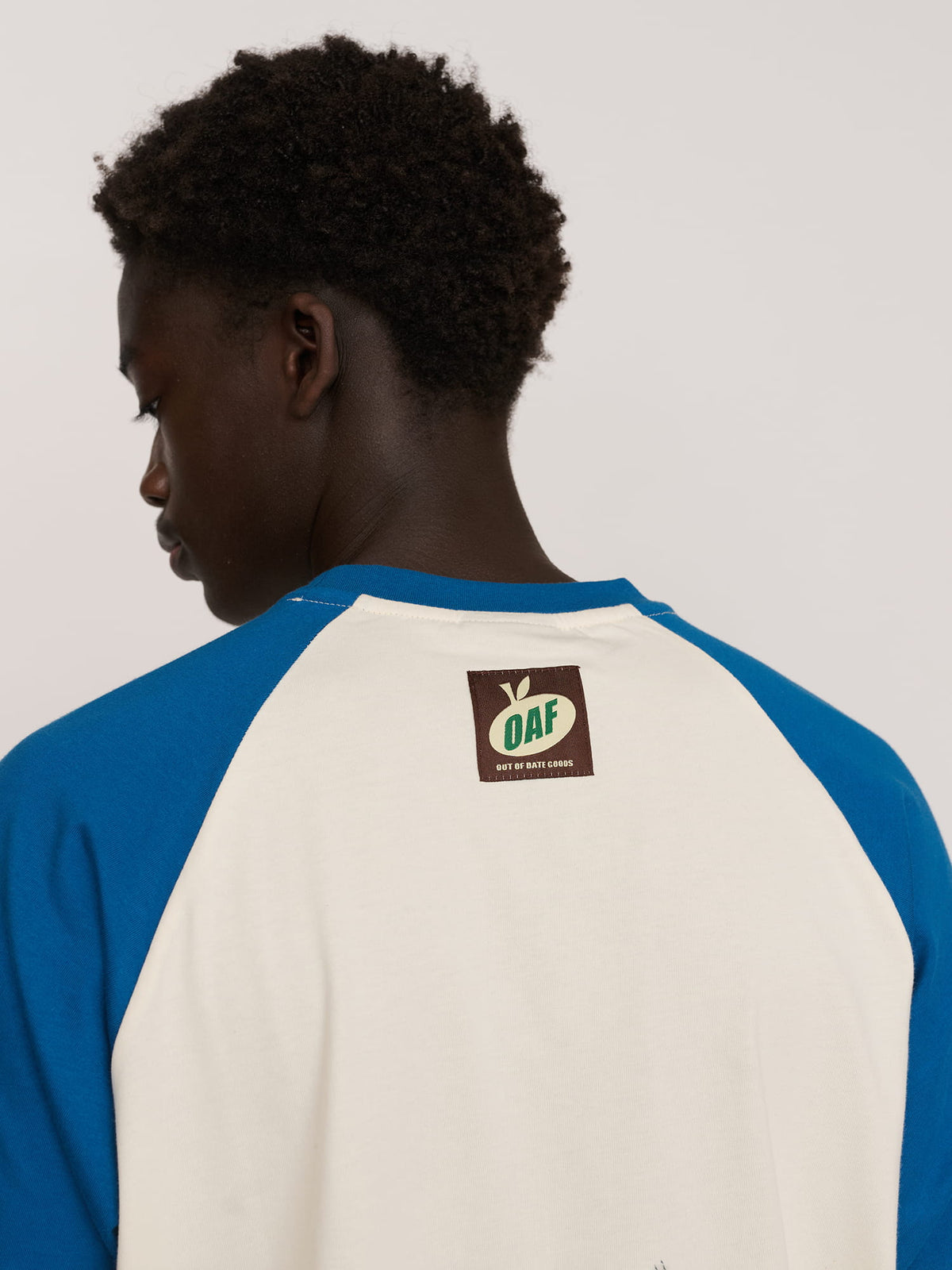 model:Elhadj wears size L and is 6’1”
