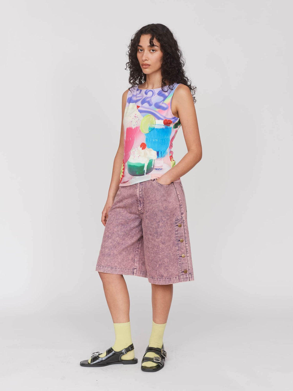model:Seren wears size 26 and is 5’8”