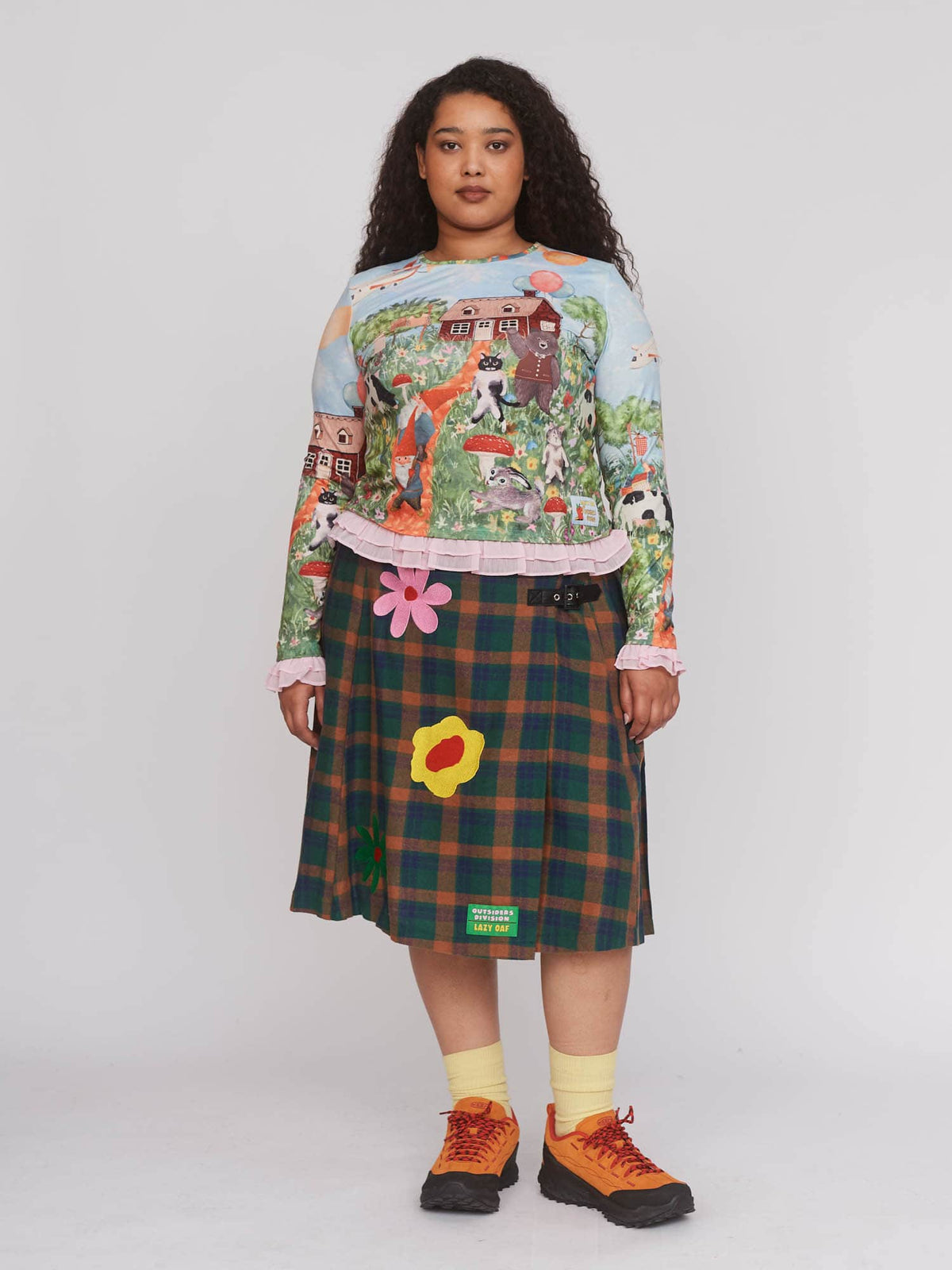 collection-curve, model:Zaynab wears size 18 and is 5’8”