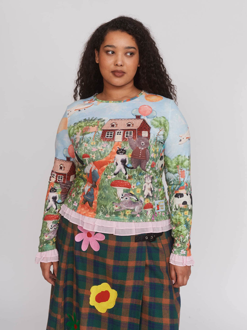 model:Zaynab wears size XXL and is 5’8”