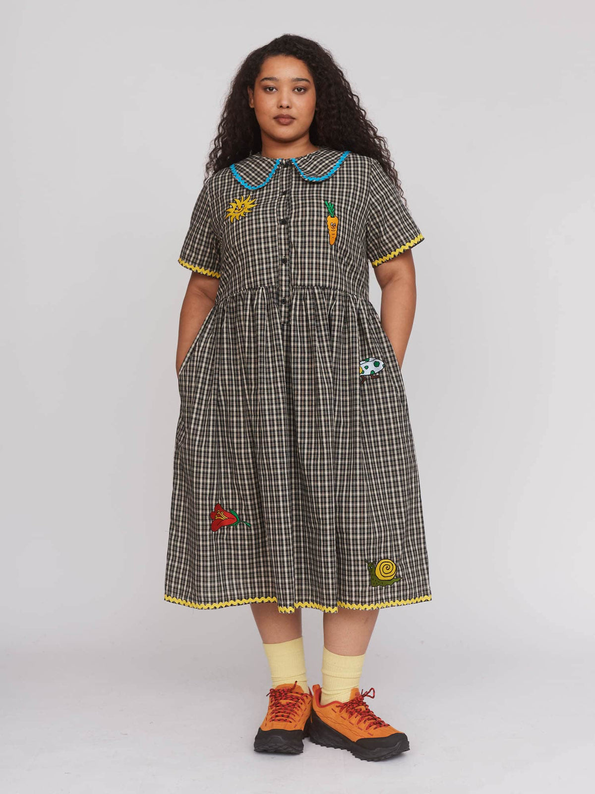 collection-curve, model:Zaynab wears size 18 and is 5’8”