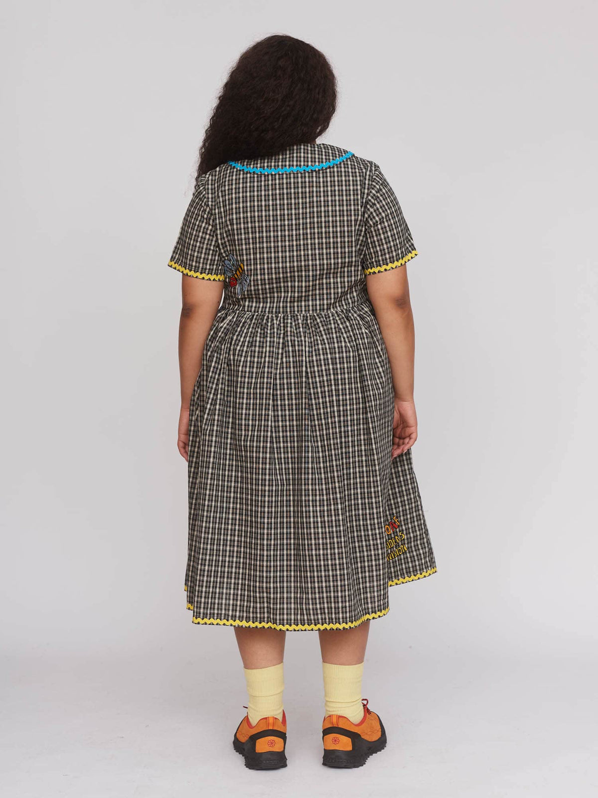 model:Zaynab wears size 18 and is 5’8”
