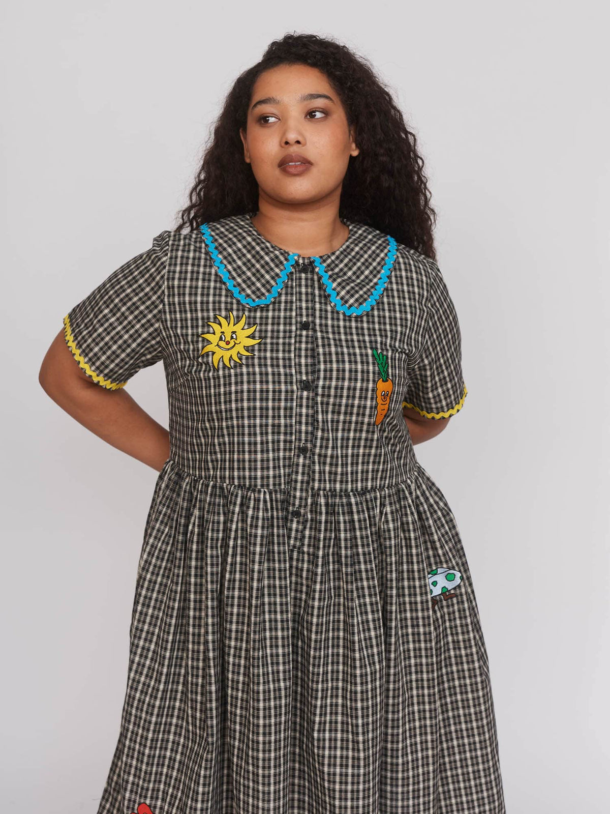 model:Zaynab wears size 18 and is 5’8”