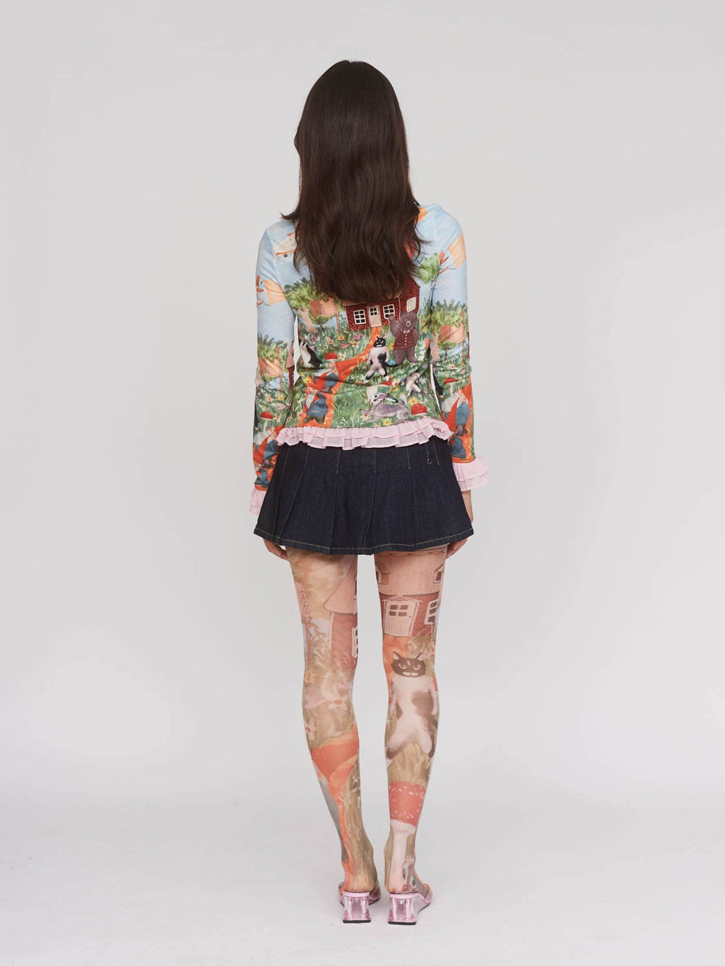 model:Aira wears size S/M and is 5’9”