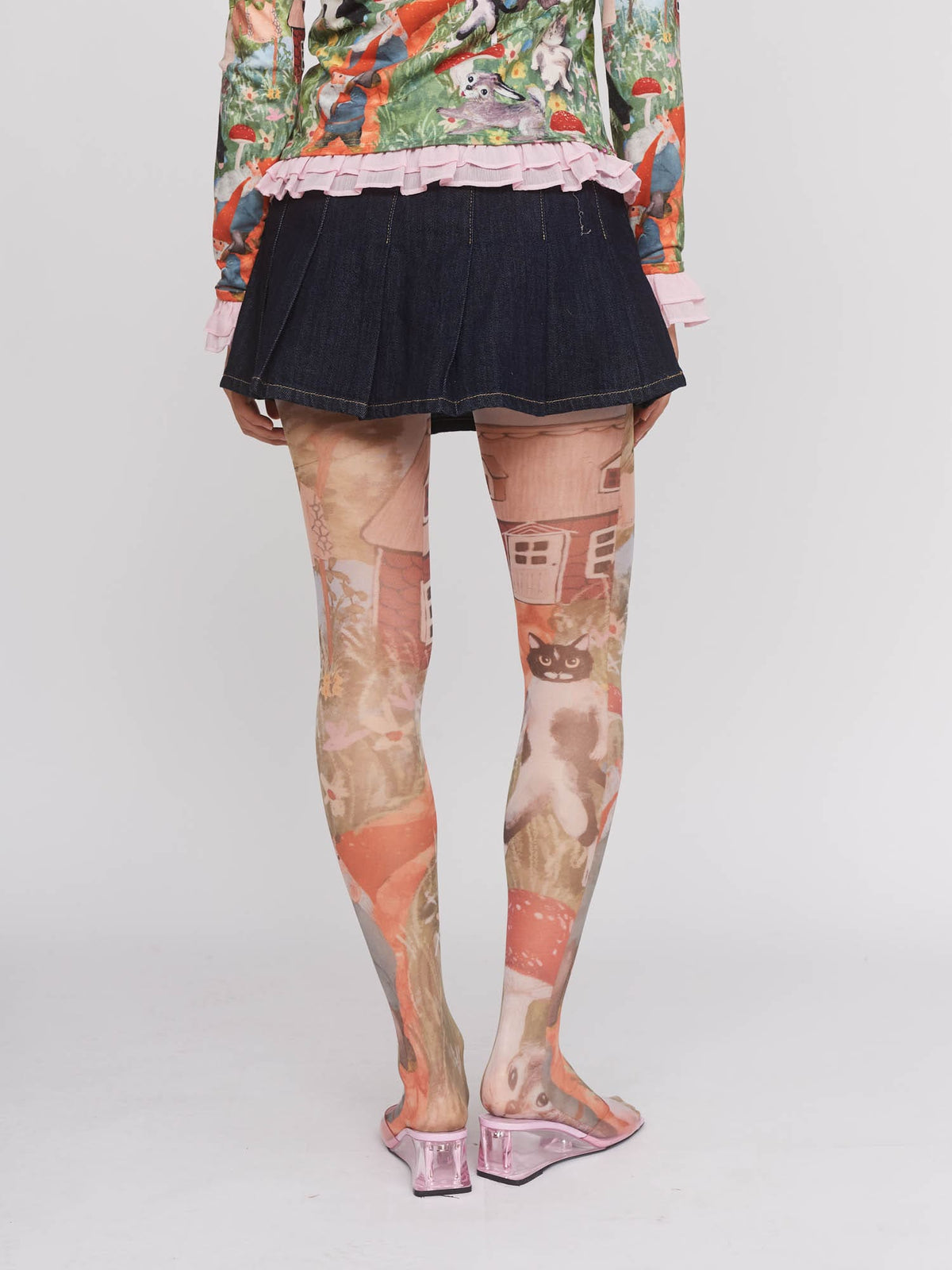 model:Aira wears size S/M and is 5’9”