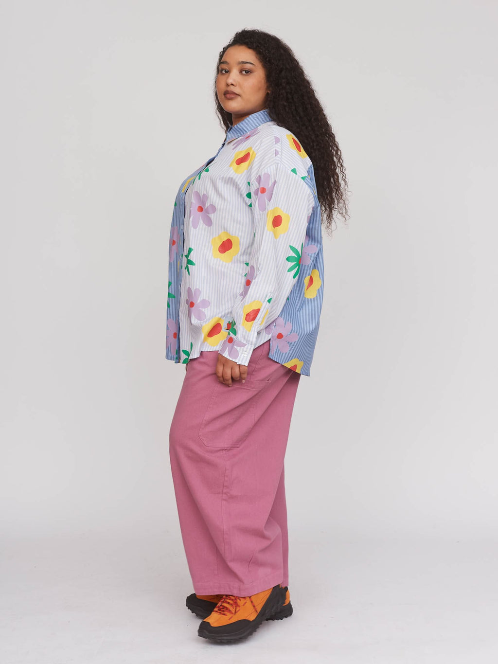model:Zaynab wears size XXL and is 5’8”