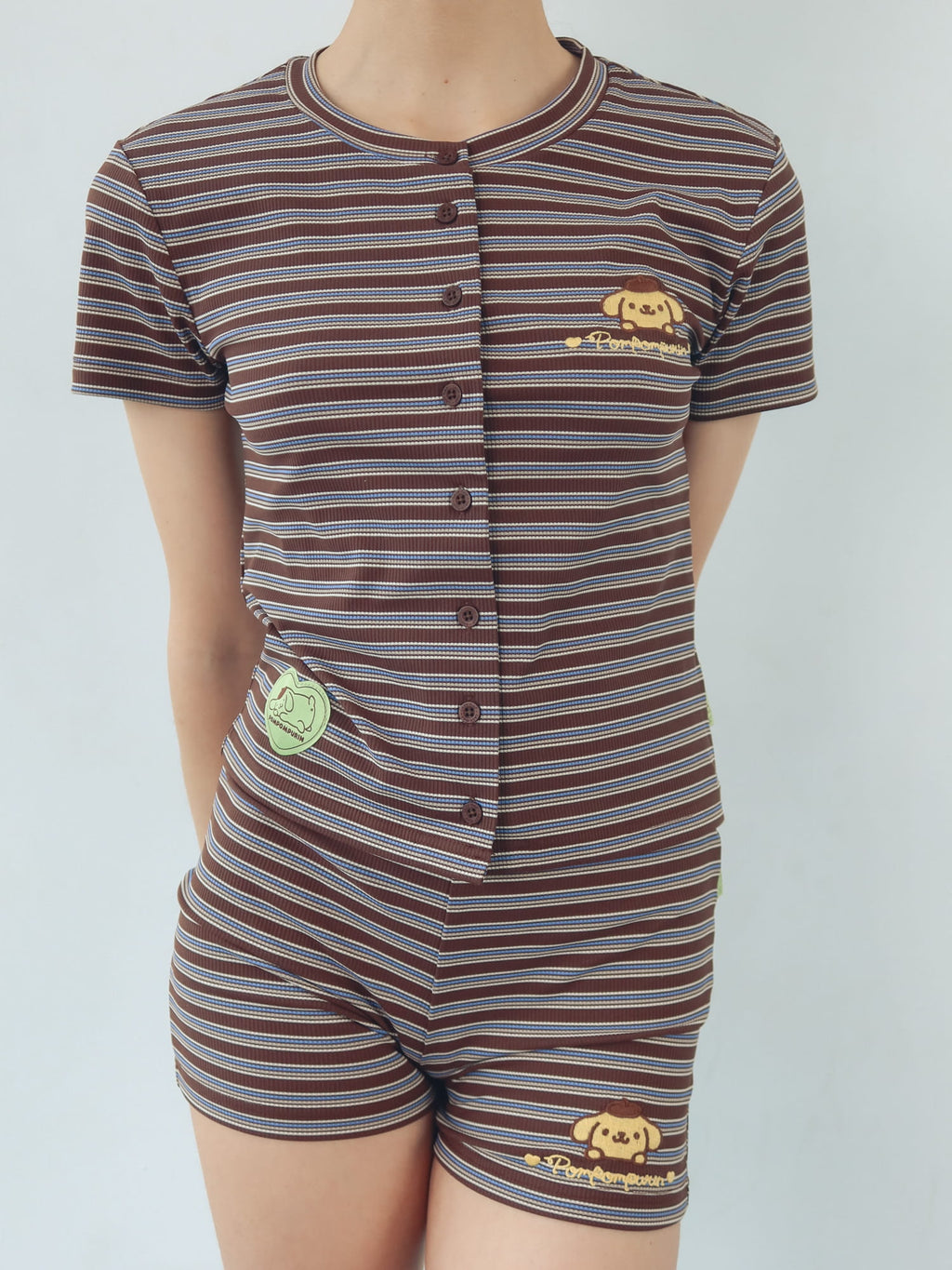 model:Jess wears size 8 and is 5’7”