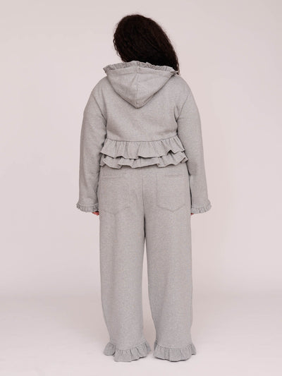 model:Zaynab wears size XXL and is 5’8”