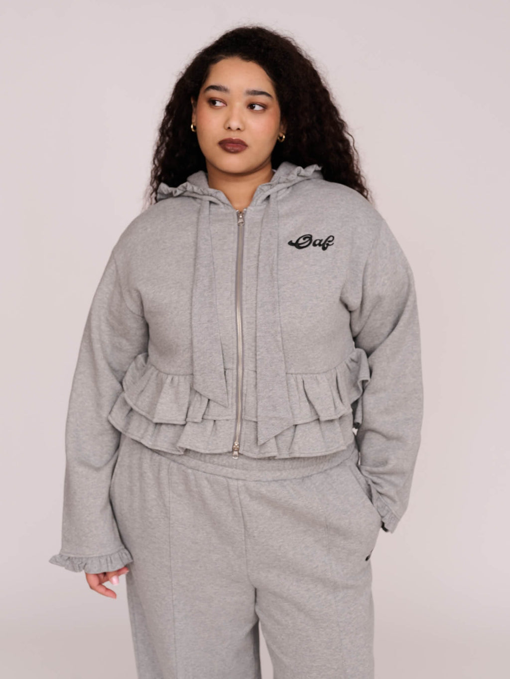 collection-curve, model:Zaynab wears size XXL and is 5’8”