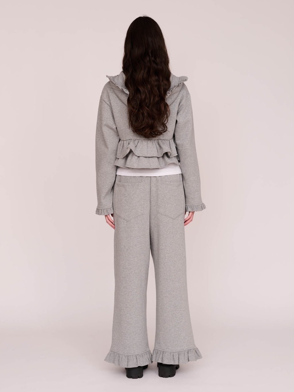 model:Winnie wears size S and is 5’9