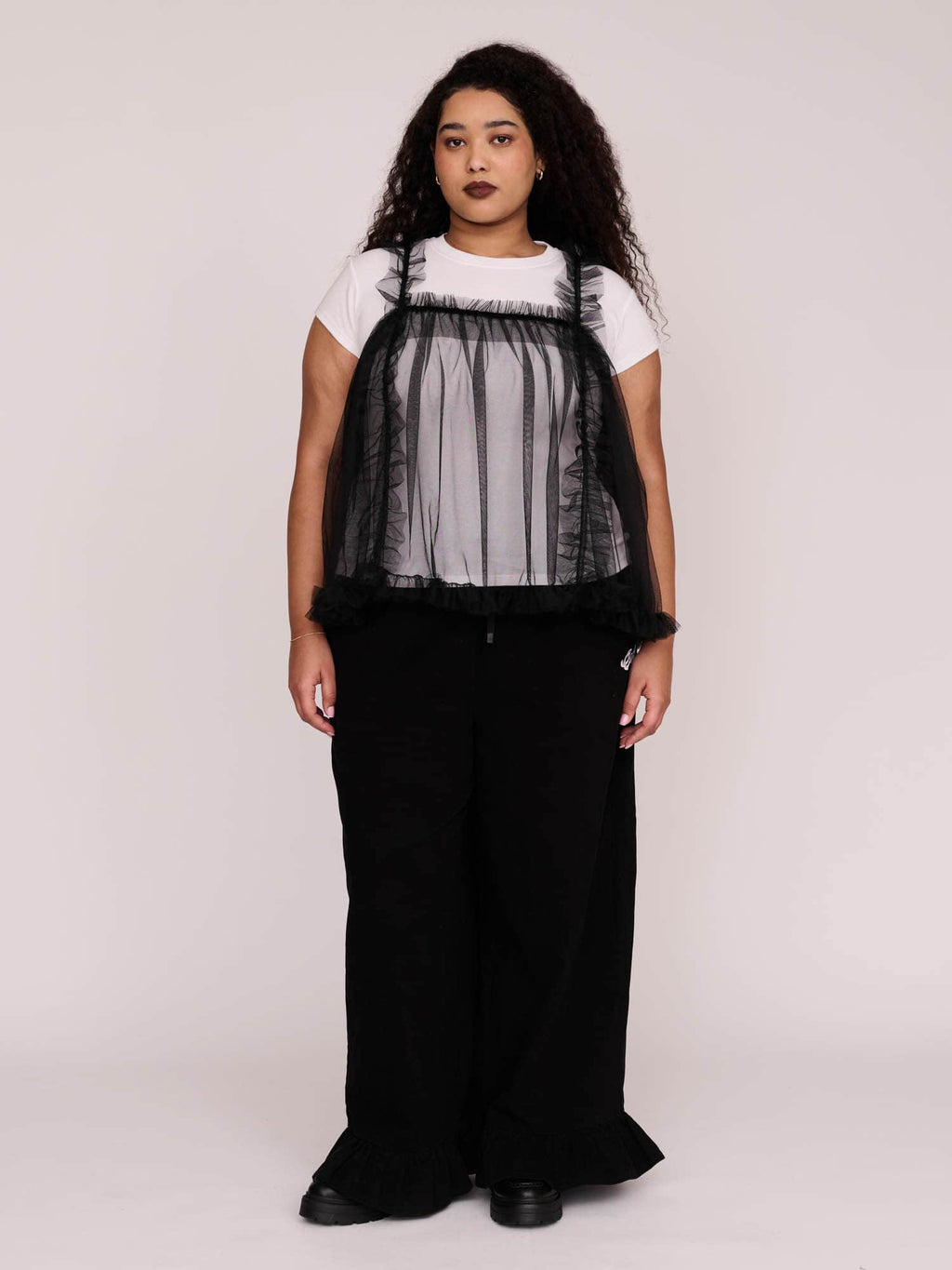 model:Zaynab wears size XXL and is 5’8”