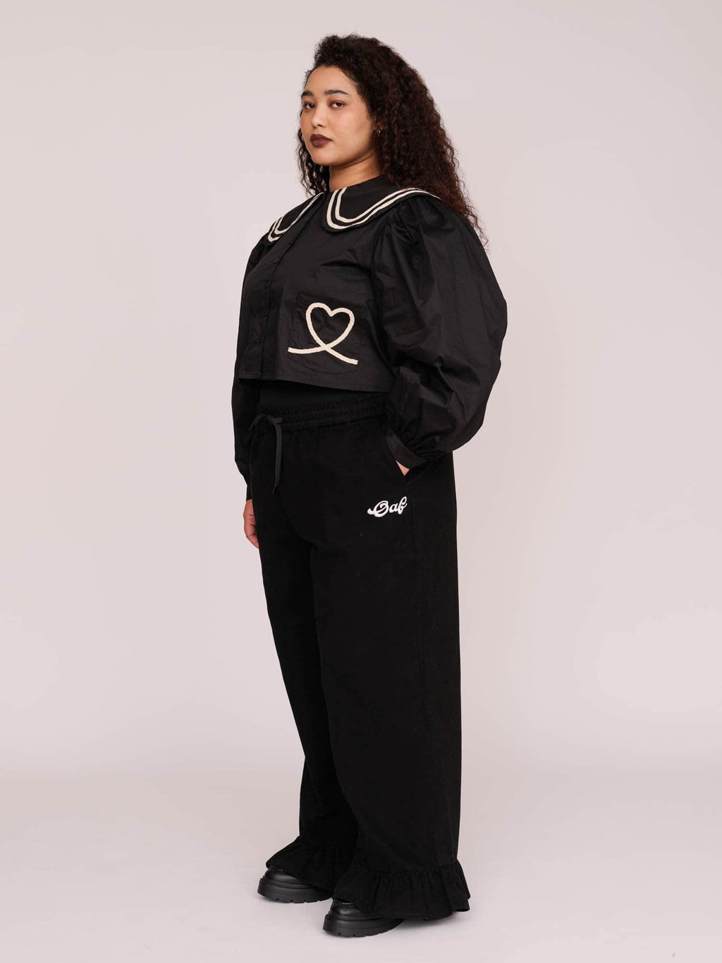 model:Zaynab wears size XXL and is 5’8”