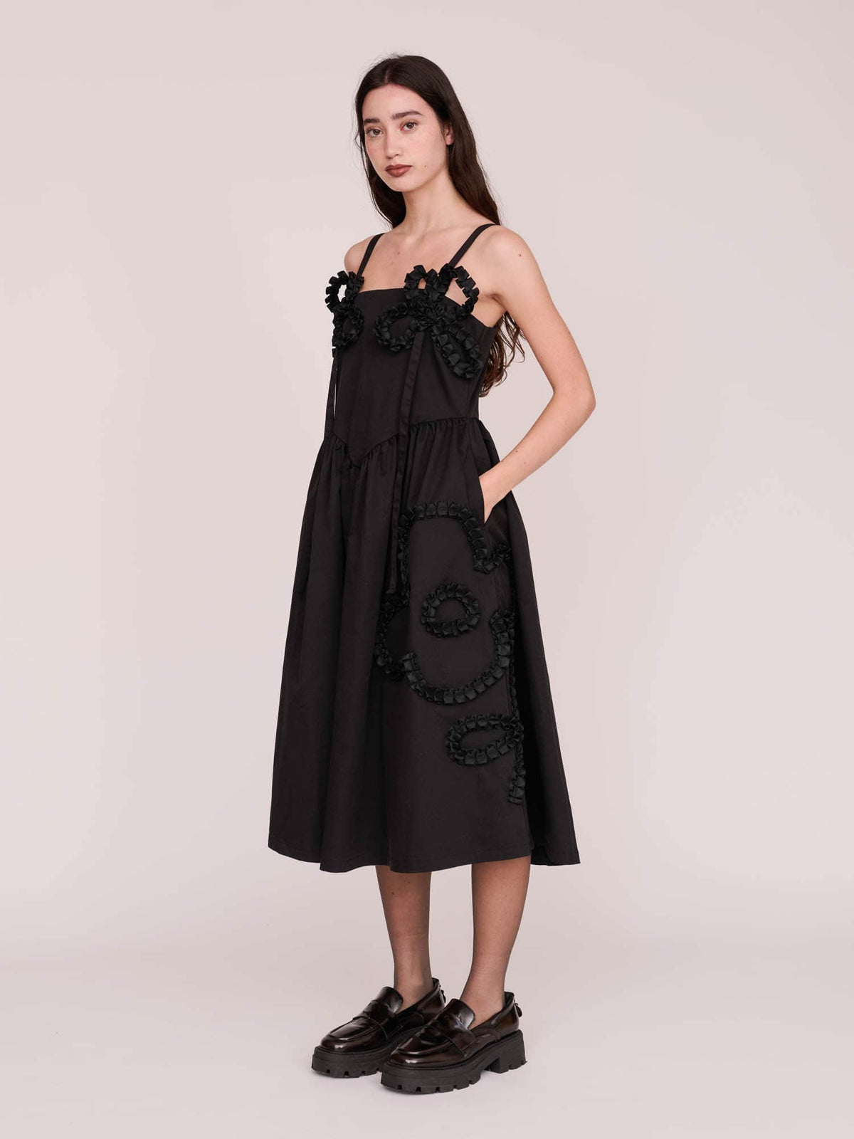 model:Winnie wears size 8 and is 5’9