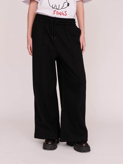 model:Winnie wears size S and is 5’9