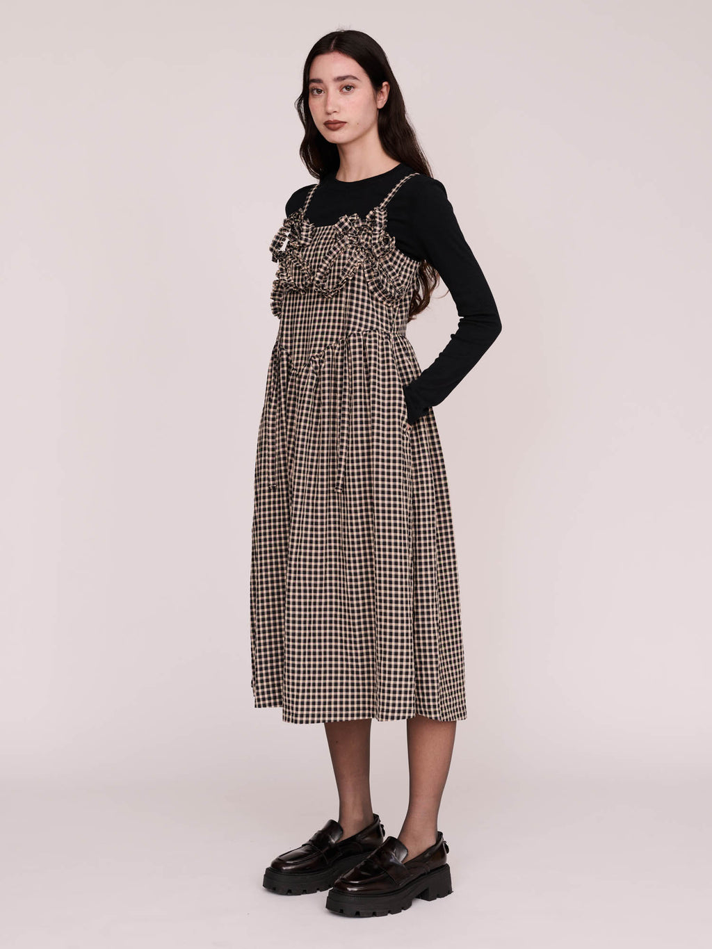 model:Winnie wears size 8 and is 5’9