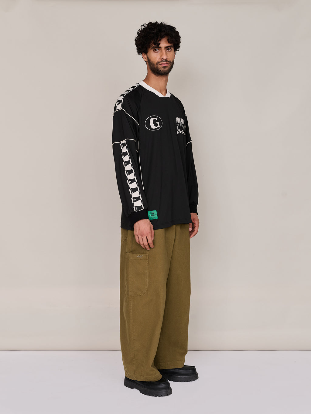 model:Ali wears size L and is 6’1”