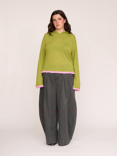 model:Bella wears size 18 and is 5’10”