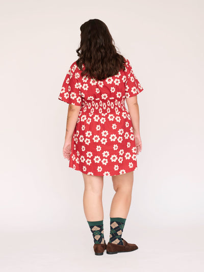 model:Bella wears size 18 and is 5’10”