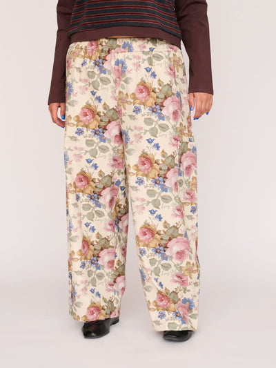 collection-curve, collection-curve-bottoms, model:Bella wears size XXL and is 5’10”