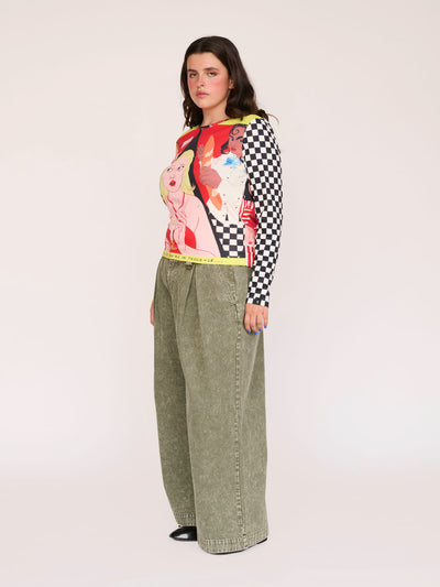 model:Bella wears size XXL and is 5’10”