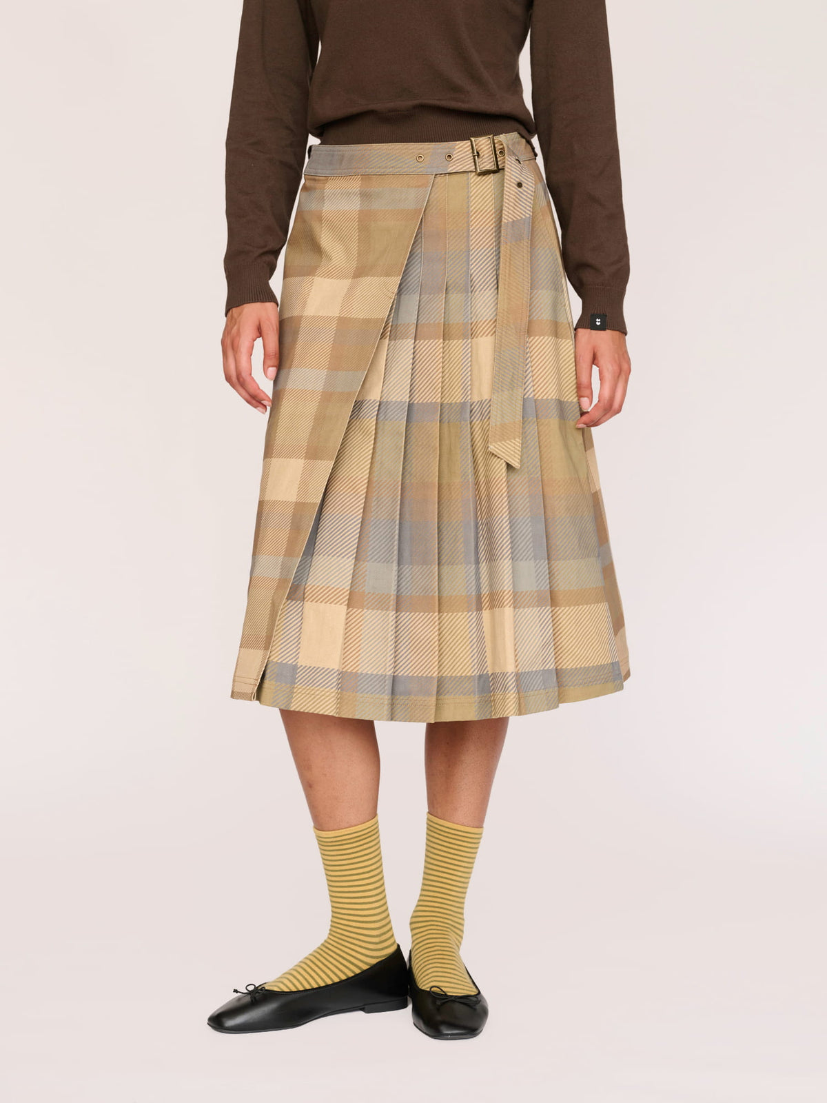 Collection-women-landing, collection-women-new-in-1, collection-all-skirts, collection-all-skirts-dresses, model:Furra wears size S and is 5’10”