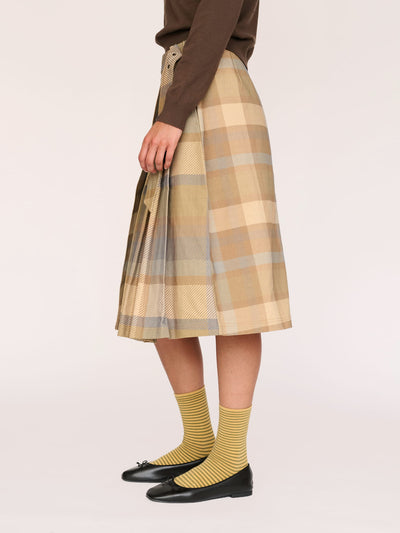 model:Furra wears size S and is 5’10”