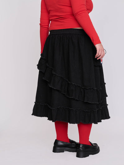 model:Zaynab wears size XXL and is 5’8”